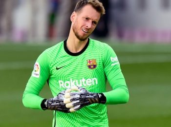 Barcelona keeper suffers injury scare in training