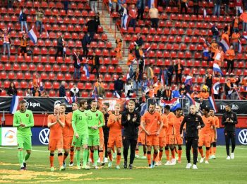 Czech Republic stun 10-man Netherlands to qualify for EURO quarters