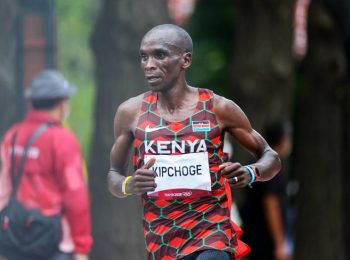 Eliud Kipchoge eases his way as he defends Olympics marathon title