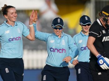 Heather Knight stars as England beat New Zealand in ODI opener