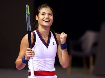 Emma Raducanu earns first win since US Open title